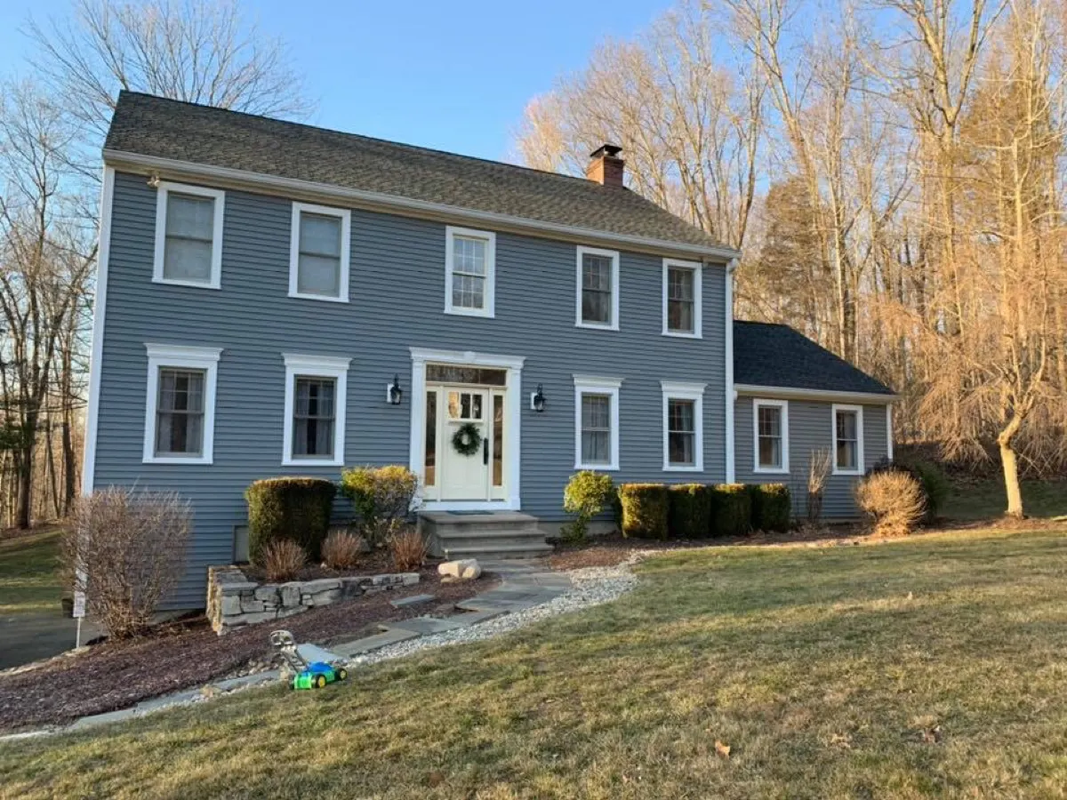 Vinyl Siding project in Oxford, CT by Martin's Aluminum